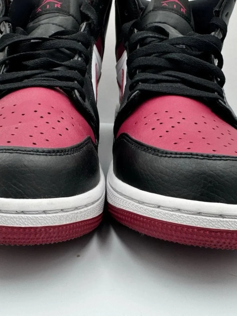 Nike Air Jordan 1 Mid Bred Toe Size 13 554724-066